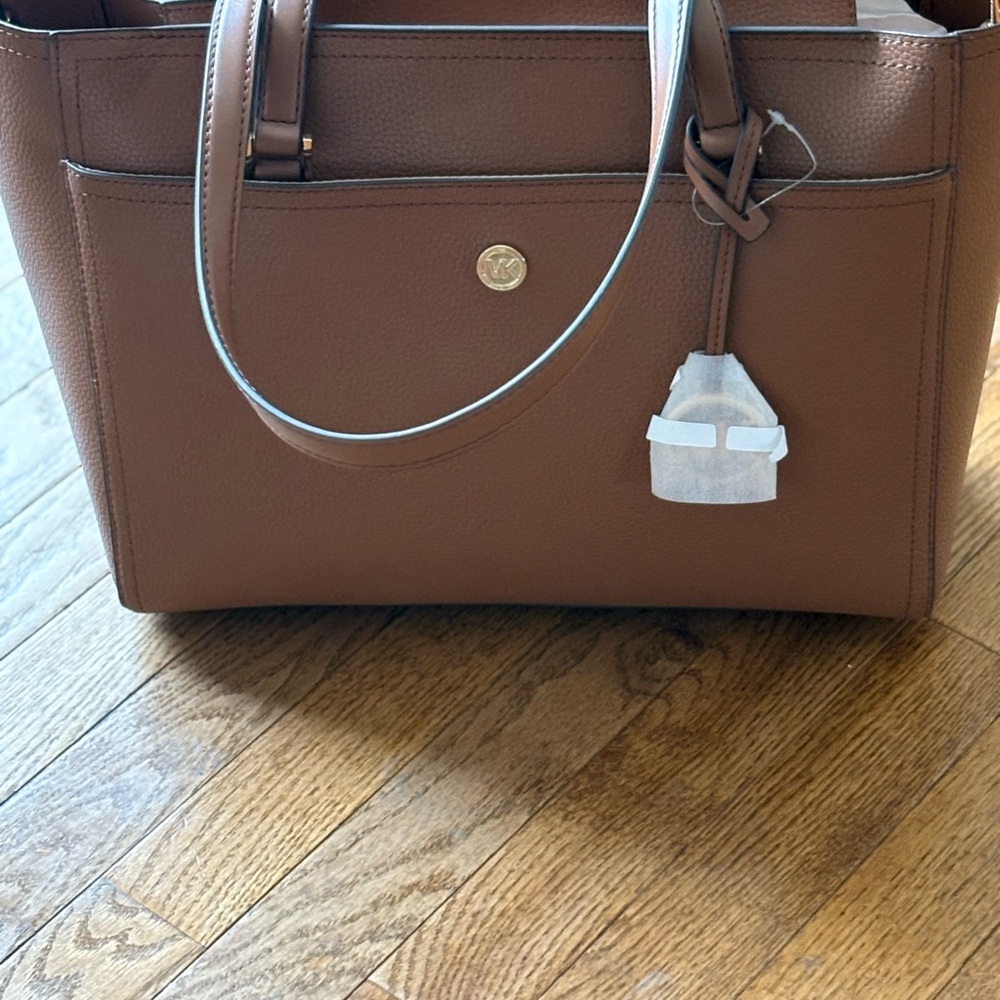 Michael Kors Brown Leather Tote Bag with Sophisticated Design